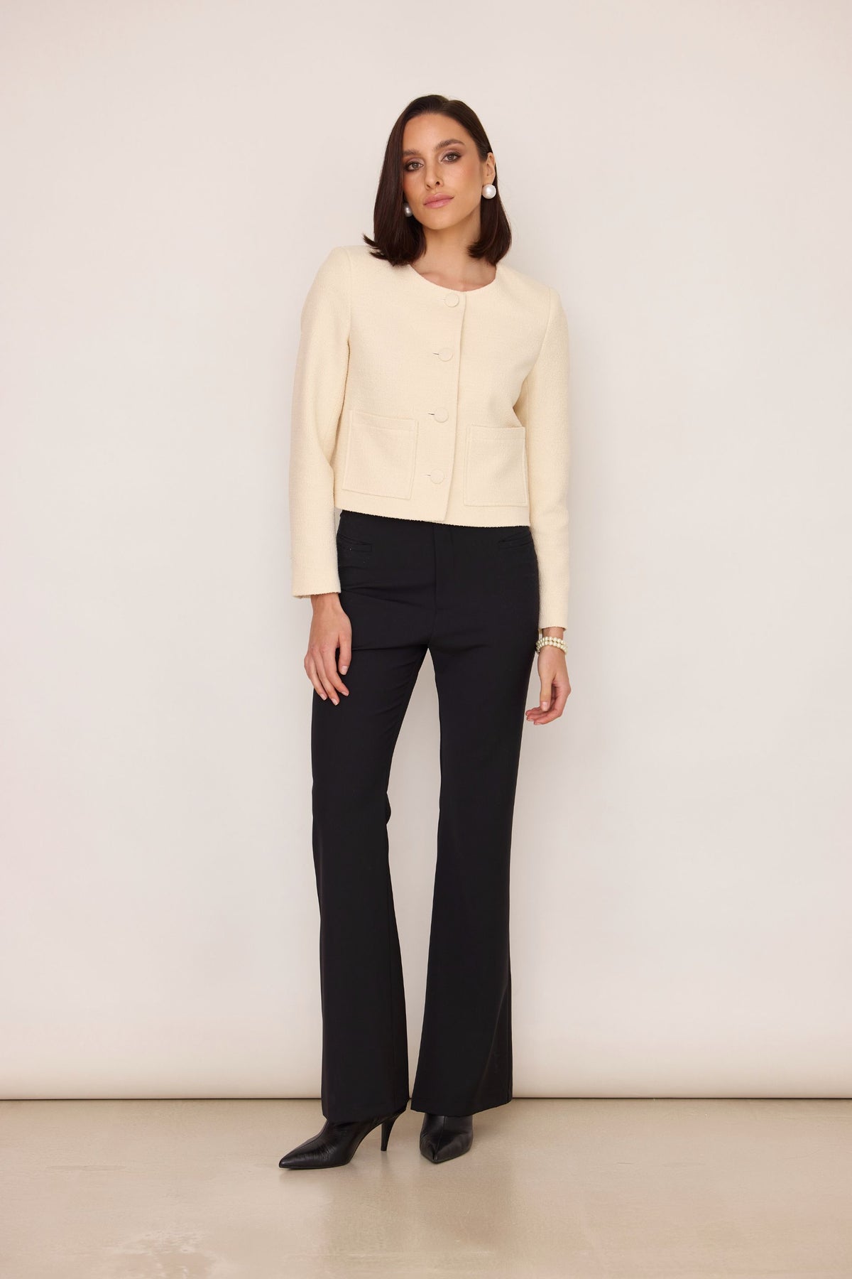 Short bouclé jacket with buttons made of cream fabric