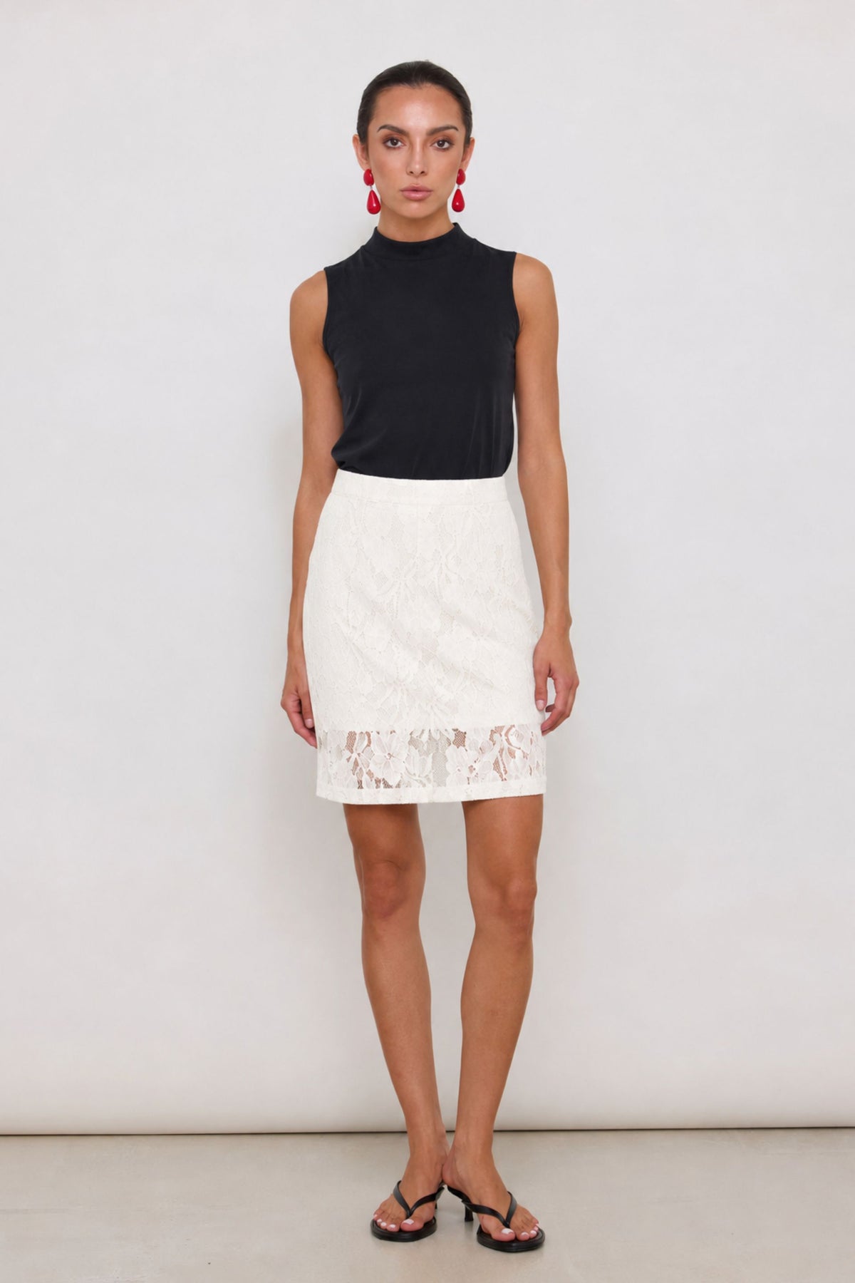 Koronkowa trapezowa spódnica złamana biel