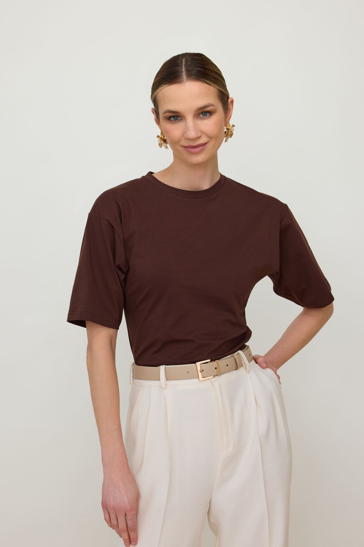 T-shirt z taliowaniem czekolada