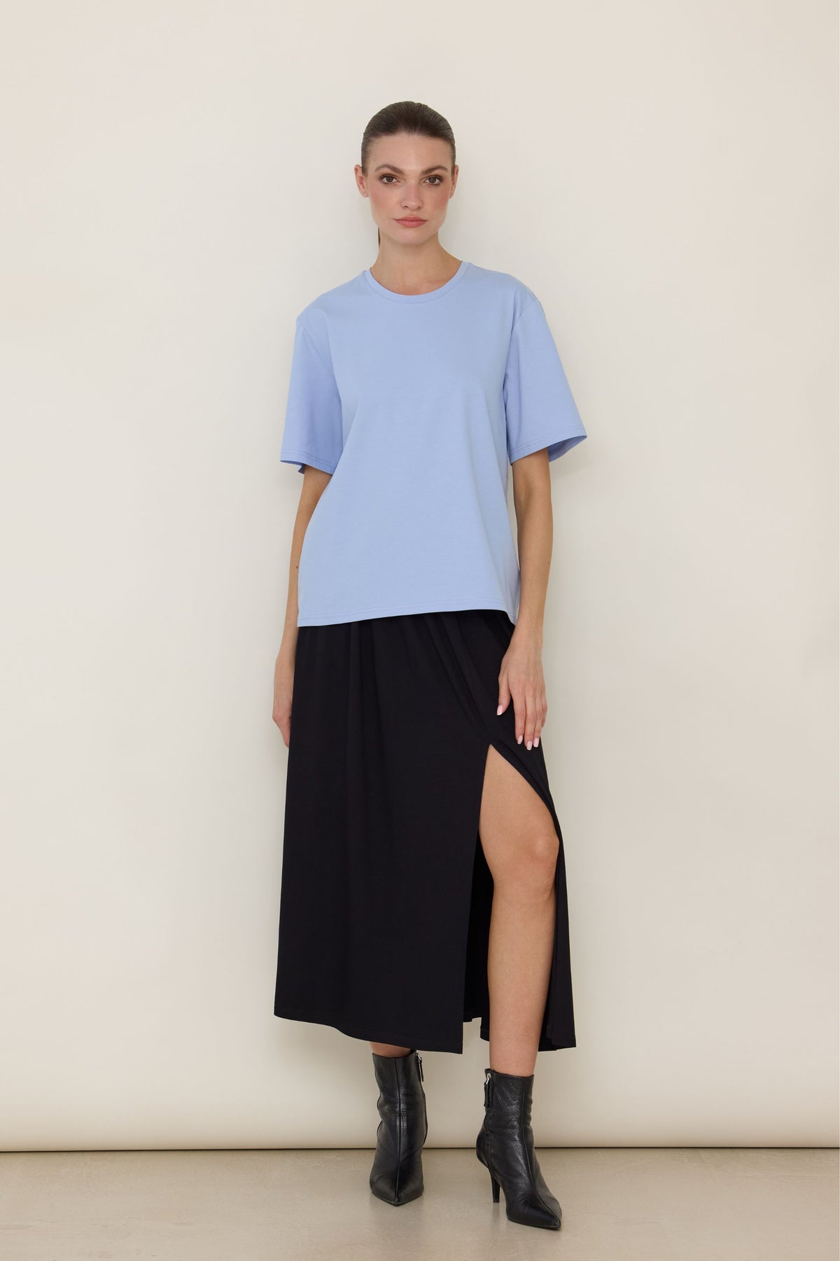 T-shirt basic o pudełkowym kroju baby blue