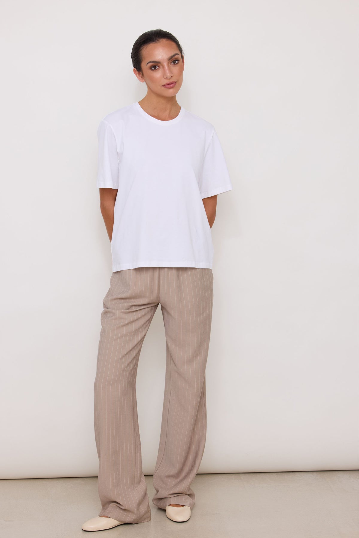 T-shirt basic o pudełkowym kroju biały