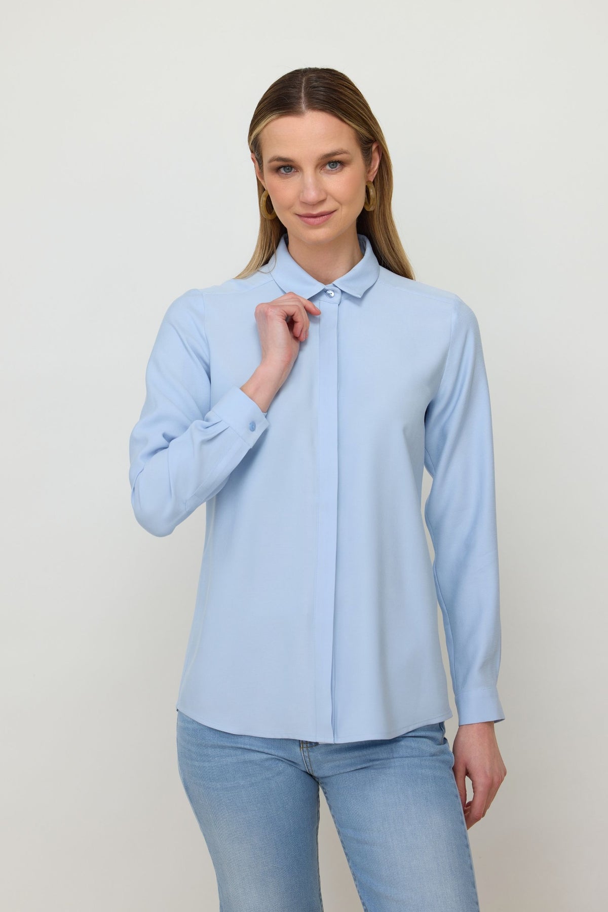 Simple cream viscose shirt