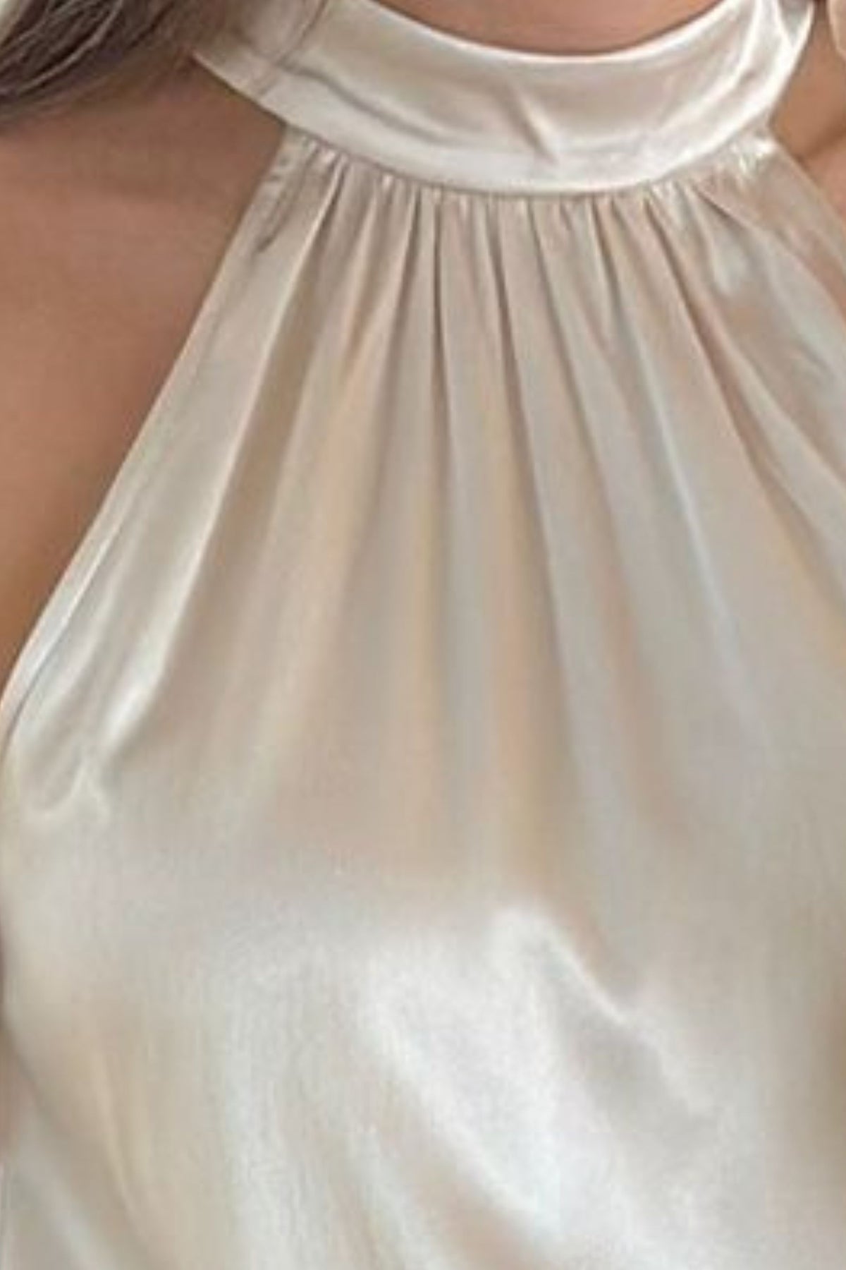 Elegancki top z dekoltem halter złota perła