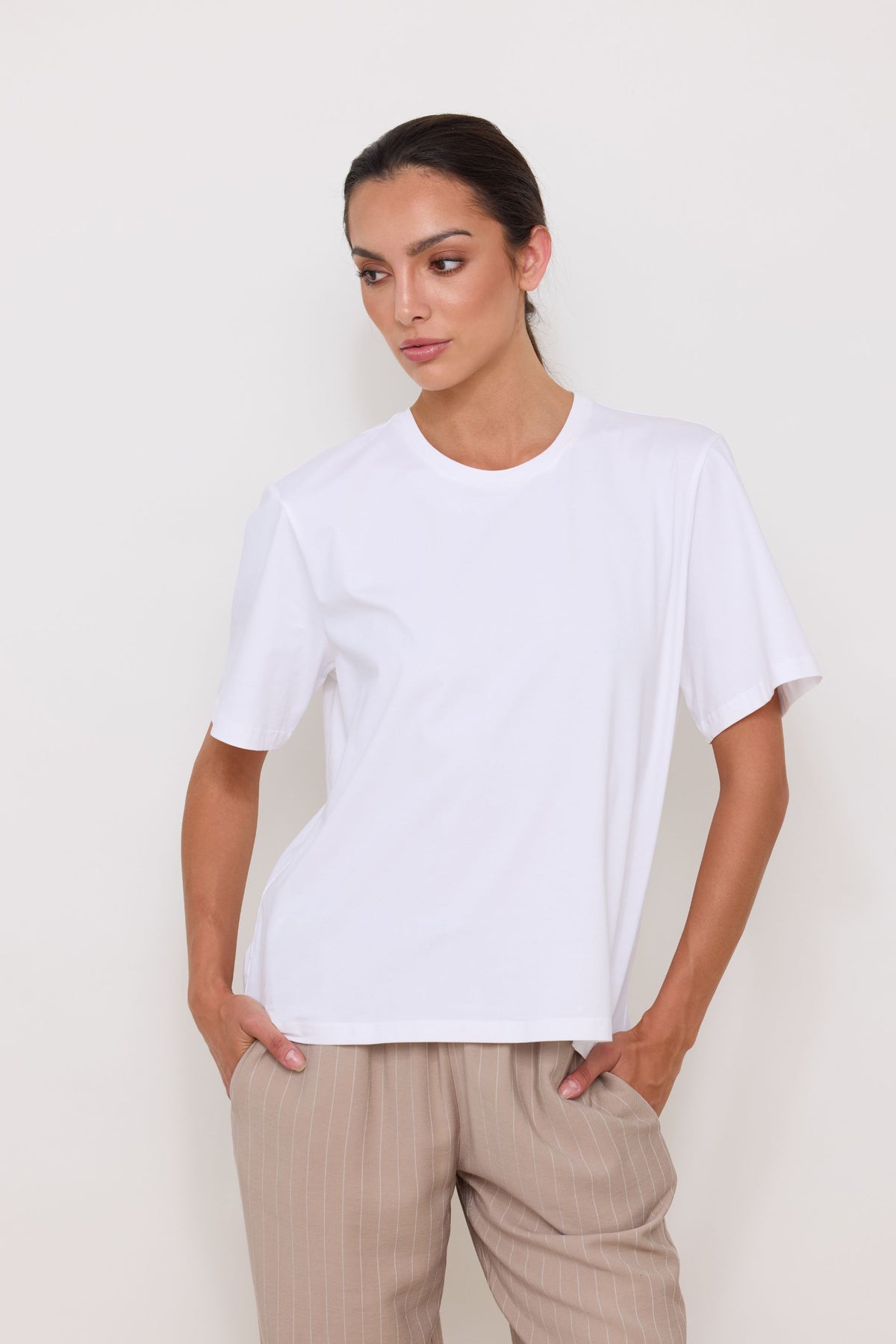 T-shirt basic o pudełkowym kroju biały