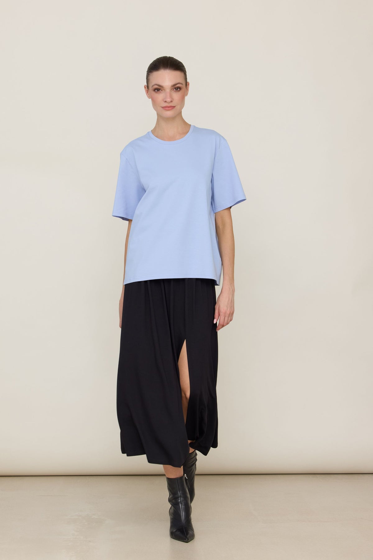 T-shirt basic o pudełkowym kroju baby blue