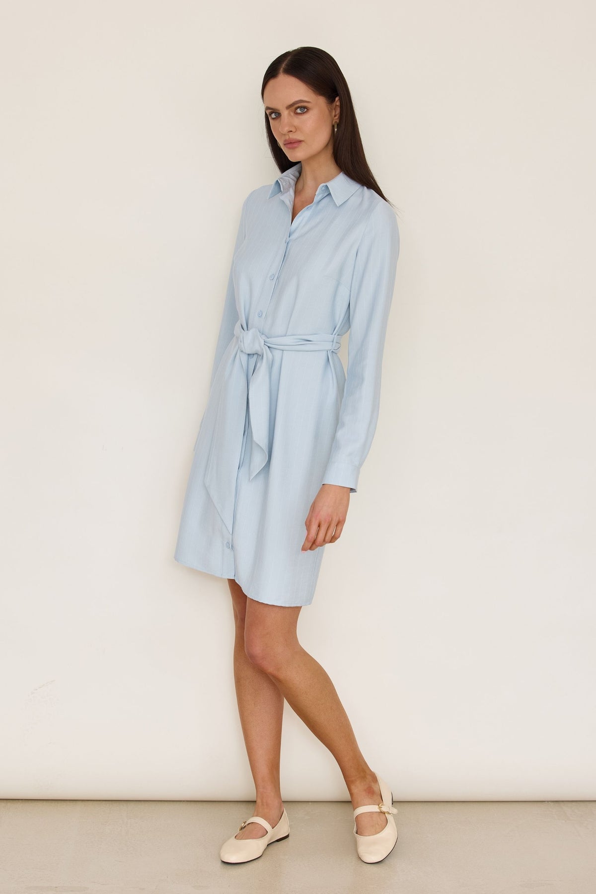 Sukienka koszulowa z wiązaniem baby blue